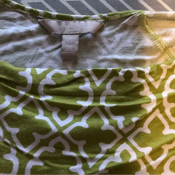 Banana Republic Green Lattice T-shirt M - Picture 2 of 2